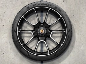 Set di cerchi da 20"/21" Turbo S Exclusive Design nero lucido con pneumatici estivi per 992 Turbo / Sport Classic