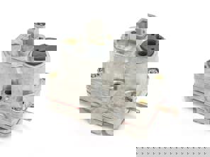 暖机调节器。保时捷 911 SC Bosch 编号 0438140089 - 0438140089, 91160610509, 911606105JX, 91160610508, 911606105JXEX, 91160610504, 91160610505, PCG606105JX, 91160610506