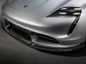 Vordere Stoßstangen-Canards aus hochglänzendem Carbon. Porsche 991 GT2 2017 bis 2019