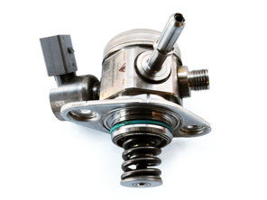 High pressure fuel pump. Porsche Cayenne 958 / Macan / 970 Panamera - 94611031561, 94611031560, 94611031562, 74398, 0261520303