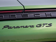 Stemma Posteriore 'PANAMERA GTS', colore Nero. Porsche 971 Panamera 2017>> - 971044880A041, 971044880A