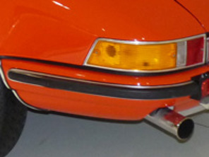 Parachoques trasero con esquinas anchas de goma y moldura. Porsche 911 1965 en adelante - 90150504650, 90150504651, 90150504652, 901.505.046.52, 901 505 046 52 90150504651, 901.505.046.51, 901 505 046 51, 901.505.046.50, 901.505.048.50, 901 505 048 50, 901 505 046 50, 90150504850