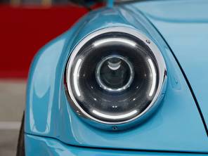 Juego de faros LED con reflector de fibra de carbono para el lado izquierdo. Porsche 911 / 964 - 91163111302, 91163102400, 91163111300