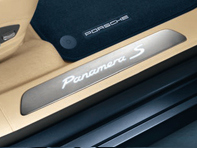 Listelli sottoporta in alluminio illuminati. Porsche Panamera >>2011 - 97004480027, 97004480028, 97004480029, 97004480025, 97004480026