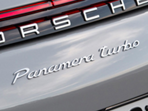 Stemma posteriore 'Panamera Turbo', con primer. Porsche 971 Panamera 2017>> - 971044880BG2X
