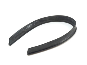 Sello del compartimiento del motor, Delantero. Porsche 911 1974-89 - 91150411302 - URO-008813, 1685800400