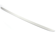 Baguette de finition pour hayon, inférieure, en argent platine métallisé. Porsche 958 Cayenne 2014 - 95851295502M7T