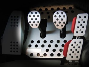 Rennline REV2 4 件式踏板组橡胶手柄。保时捷 944 / 924 / 968 手册 - A12.1.P6053, A121P6053