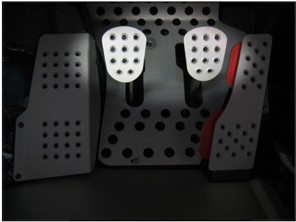 Pedal de freno/embrague de aluminio Rennline de 2 piezas. Perforado. UNIVERSAL - P21, P4625