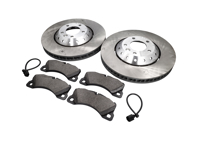 Bremsbeläge und Bremsscheibenpaket vorn. Porsche Cayenne 958 turbo