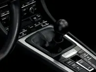 Pommeau de vitesse classique en aluminium noir 7 vitesses. Porsche991/992 - 991424075108YR, 991424075208YR, 9914240752522W0, 991424075262W0, 991424075322W0, 991424980138YR, 991424980137A0, 991424980138C0, 991424980139H6, 99142498013N11, 99142498013PL1, 991424980238YR, 99142498023DSY, 99142498023DVG, 991424980236U7, 991424980237A0, 991424980238C0, 991424980239H6, 99142498023PL1, 99142498023N11, 991424075318YR, 991424980358YR, 99142498035OG6, 99142498035PL1, 99142498035OH7, 99142498035OK6, 991424980358C0, 991424980359H6, 992711141C8YR, 992711141DOX7, 992711141EOX7, 9927111418YR, 992711141FOX7