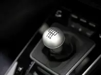 Pommeau de vitesse classique en aluminium argenté à 7 vitesses. Porsche991/992 - 991424075108YR, 991424075208YR, 9914240752522W0, 991424075262W0, 991424075322W0, 991424980138YR, 991424980137A0, 991424980138C0, 991424980139H6, 99142498013N11, 99142498013PL1, 991424980238YR, 99142498023DSY, 99142498023DVG, 991424980236U7, 991424980237A0, 991424980238C0, 991424980239H6, 99142498023PL1, 99142498023N11, 991424075318YR, 991424980358YR, 99142498035OG6, 99142498035PL1, 99142498035OH7, 99142498035OK6, 991424980358C0, 991424980359H6, 992711141C8YR, 992711141DOX7, 992711141EOX7, 9927111418YR, 992711141FOX7