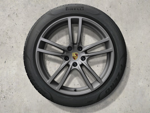 Cayenne Turbo de 21" en llantas de aleación Gris Vesubio y neumáticos de verano Porsche original - 9Y0044643K