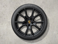 21 英寸 RS Spyder Design 冬季车轮和轮胎套件，黑色（缎光）涂漆。保时捷 Taycan (MK2) 2024>> - 9J1073603NN - 9J1073603NN