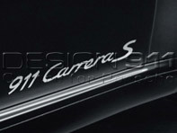 Adesivi con designazione del modello sulle porte. Porsche 991.1 (911) / 991.2 (911) - 99104480110041, 99104480110V04, 99104480111041, 99104480111V04, 99104480114041, 99104480114V04, 99104480112041, 99104480112V04, 99104480111041, 99104480111V04