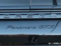 Stemma posteriore 'PANAMERA GTS', con primer. Porsche 971 Panamera 2017>> - 971044880A, 971044880AG2X