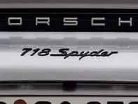 "Spyder" Heckemblem für Porsche 718 (982) Boxster Spyder - 98204480083G2X