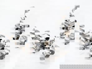 Milltek 运动排气阀后消音器，带拉丝钛合金 GT-115 排气管装饰。适用于保时捷 Macan 95B MK2 GTS 和 Turbo - 95B253601DY, 95B253600CY, 95B253612MY, 95B253611MY, 95B253600DY, 95B253601EY - SSXPO178