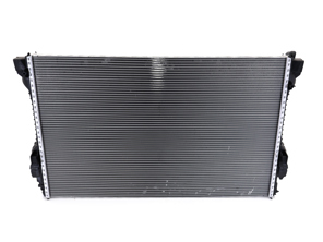 Beschadigde radiateur voor koelvloeistof. Porsche 970 Panamera - 97010613103, 97010613102, 59172, 8MK376755671 - CR1163000P