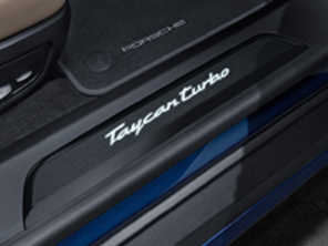 Listelli sottoporta in alluminio spazzolato in nero con logo, illuminati. Porsche Taycan 2020>> - 9J1073801A, 9J1073801B, 9J1073801C