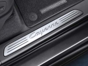 Side Sills Trims in Stainless Steel with CAYENNE Logo. Porsche 958 Cayenne MKIII - 95804480014