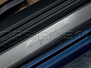 Seitenschwellerleisten in Edelstahl mit Logo. Porsche 981C Cayman / 718 (982) Cayman - 98104480002, 98104480003