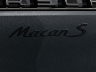 Stemma posteriore MACAN S, in nero (lucido). Porsche Macan II / Macan II S - 95B04481571041, 95B04481571