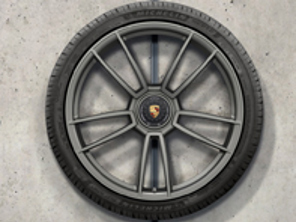 Cerchi in lega da 20'/21' 911 Turbo S, Platinum (satinato-lucido) e pneumatici invernali Porsche originale per 992 (911) Turbo / Turbo S - 992044601AC