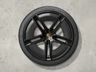 Set di ruote e pneumatici estivi da 21 pollici Taycan dal design esclusivo, verniciati in nero (lucido) con Aeroblades Carbon. Porsche Taycan (MK2) 2024>> - 9J1073663TA - 9J1073663TA