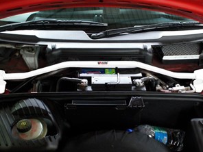 Renfort de jambe de force avant. Porsche 987 Boxster - Ultra Racing - TW21860, TW2-1860