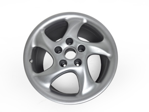 Llanta de aleación Turbo Cup 3 de 18" 10J ET54 plateada, dañada.