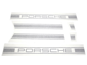 带 PORSCHE 徽标的侧面装饰条。保时捷 9YA 卡宴 - 9Y008887017, 9Y008887018, 9Y008887019, 9Y008887020, 9Y0088095B, 9Y0088095D, 9Y0088095C, 9Y0088095E