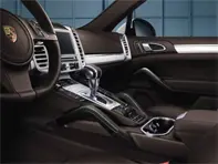 Tiradores de puertas y consola central en carbono. Porsche 958 Cayena - 95804480072