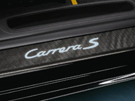 Listelli sottoporta in carbonio con logo, illuminati. Porsche 997 MKI / 997 MKI - 99755199100, 99755199101, 99755199109, 99755199110, 99755199102, 99755199103, 99755199104, 99755199125, 99755199107, 99755199111, 99755199121, 99755199106
