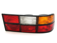 Boîtier de clignotant arrière, DROIT. Porsche 924 / 944 pour les voitures avec feu antibrouillard arrière. - 477945215, 477945216