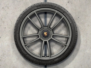 20-/21-inch 911 Turbo S, Platinum (satin-gloss) Alloy wheels and winter tyres Original Porsche - 992044603AC