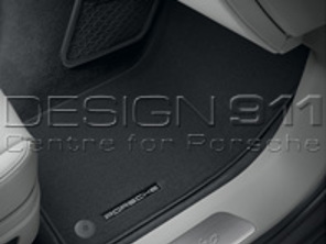 Tapis de sol avec contour en Nubuck. Porsche 971 Panamera RHD - Volant à droite - 9718644369M0, 9718644362D0, 9718644363E0, 971864436BP1, 971864436OK2, 971864436OK4, 971864436OW9